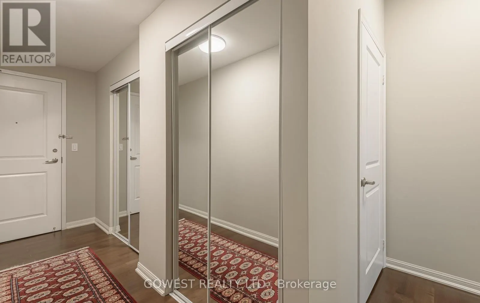 906 - 628 FLEET STREET