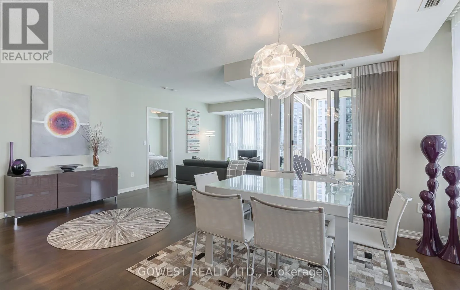 906 - 628 FLEET STREET