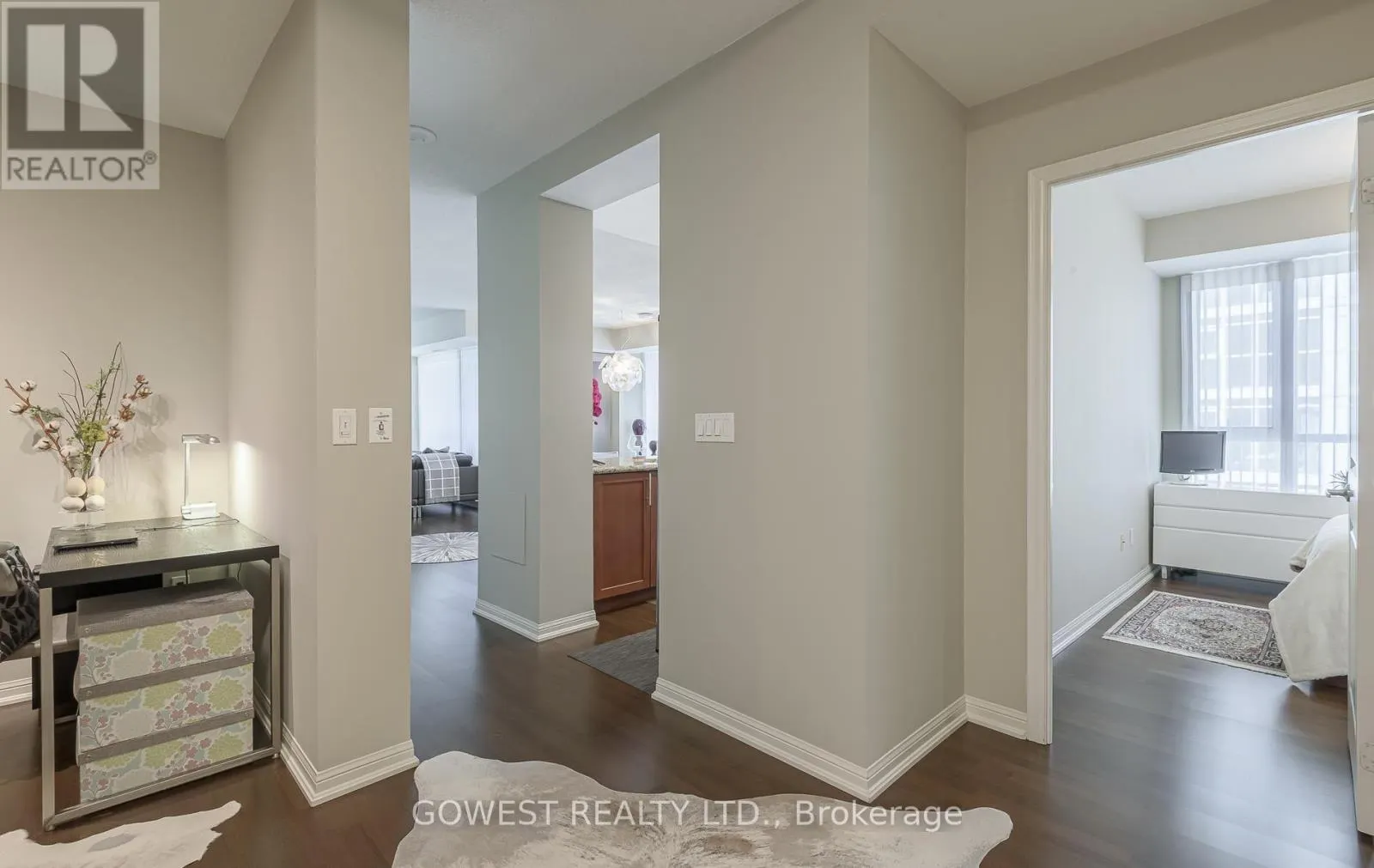 906 - 628 FLEET STREET