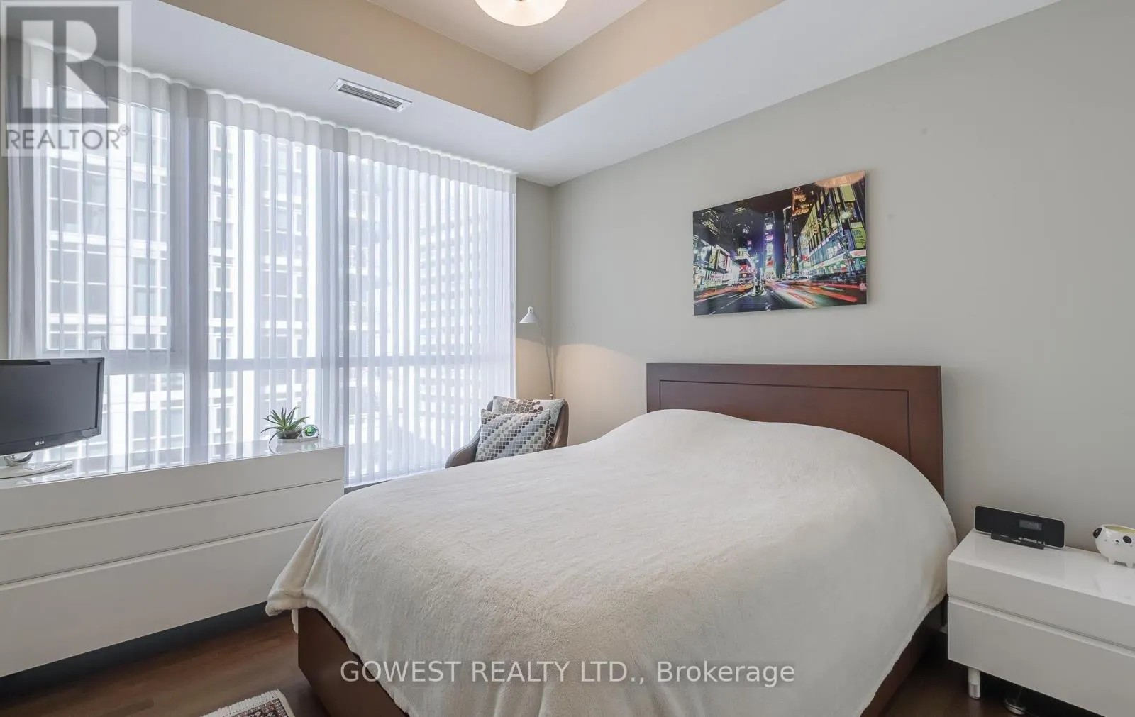 906 - 628 FLEET STREET