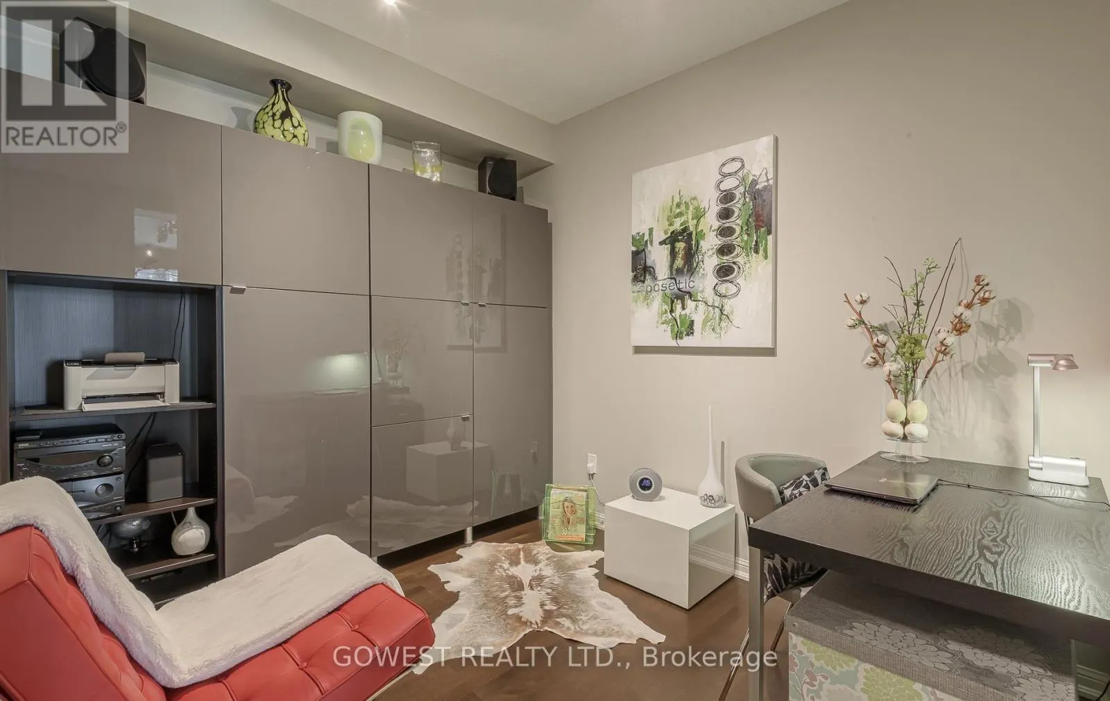 906 - 628 FLEET STREET