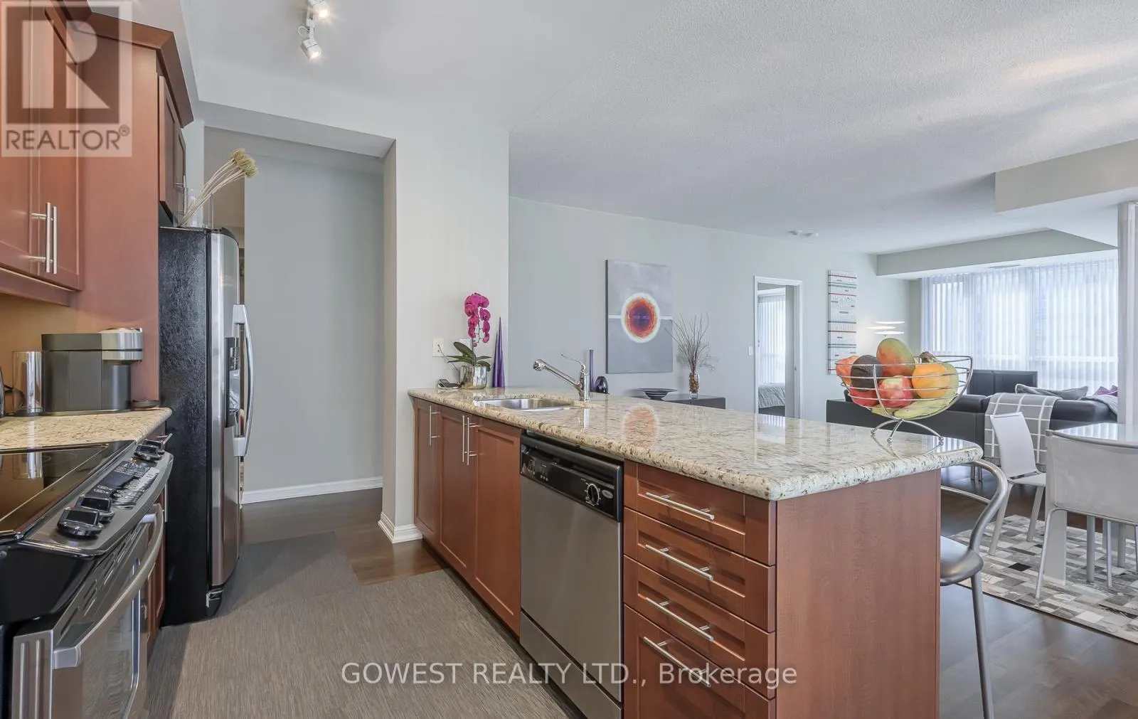 906 - 628 FLEET STREET