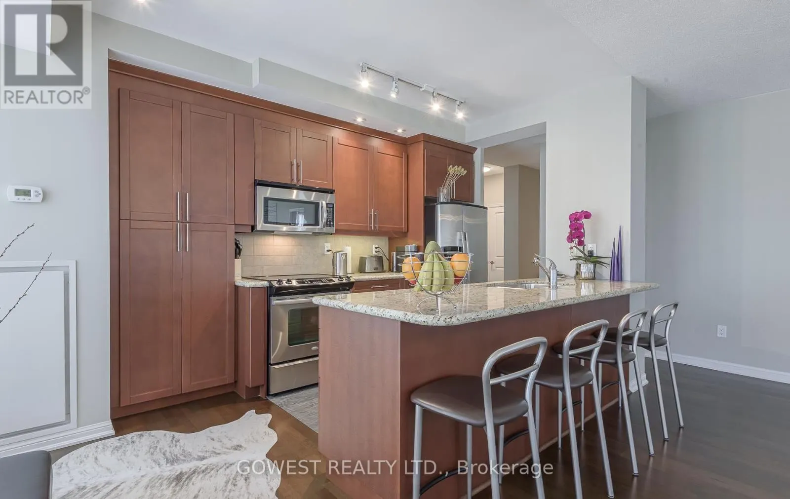906 - 628 FLEET STREET