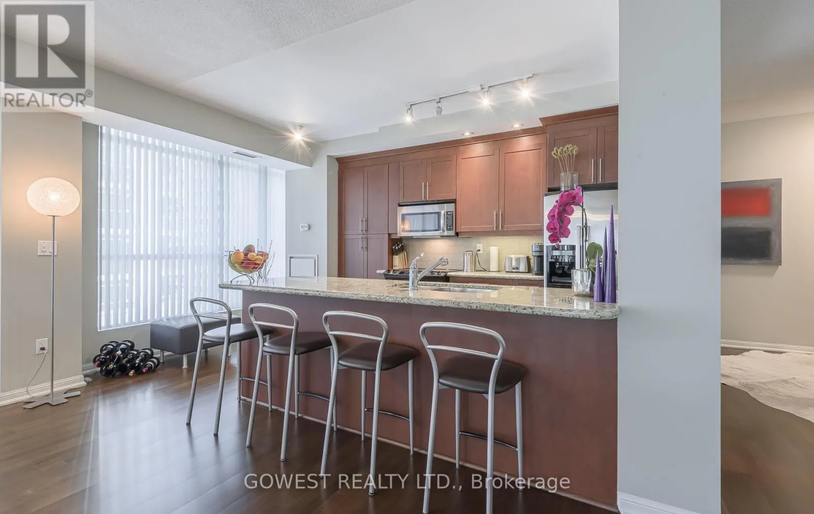 906 - 628 FLEET STREET