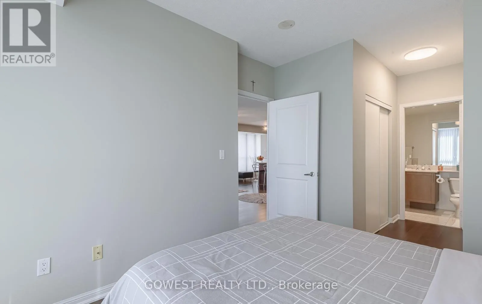 906 - 628 FLEET STREET