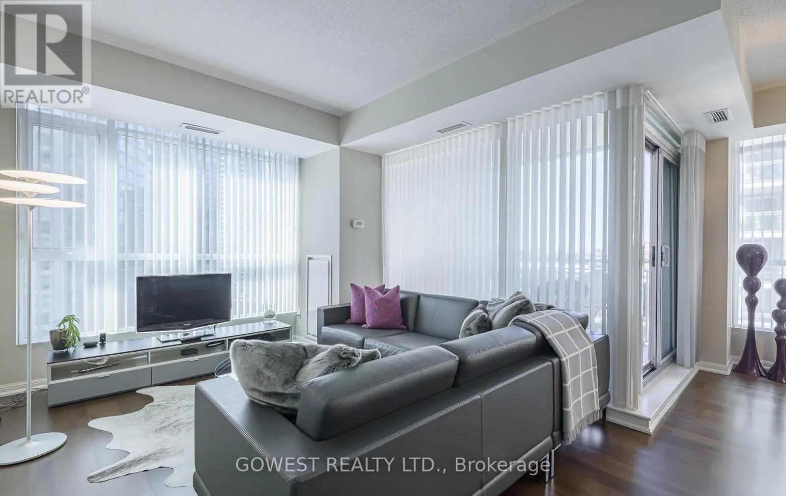 906 - 628 FLEET STREET