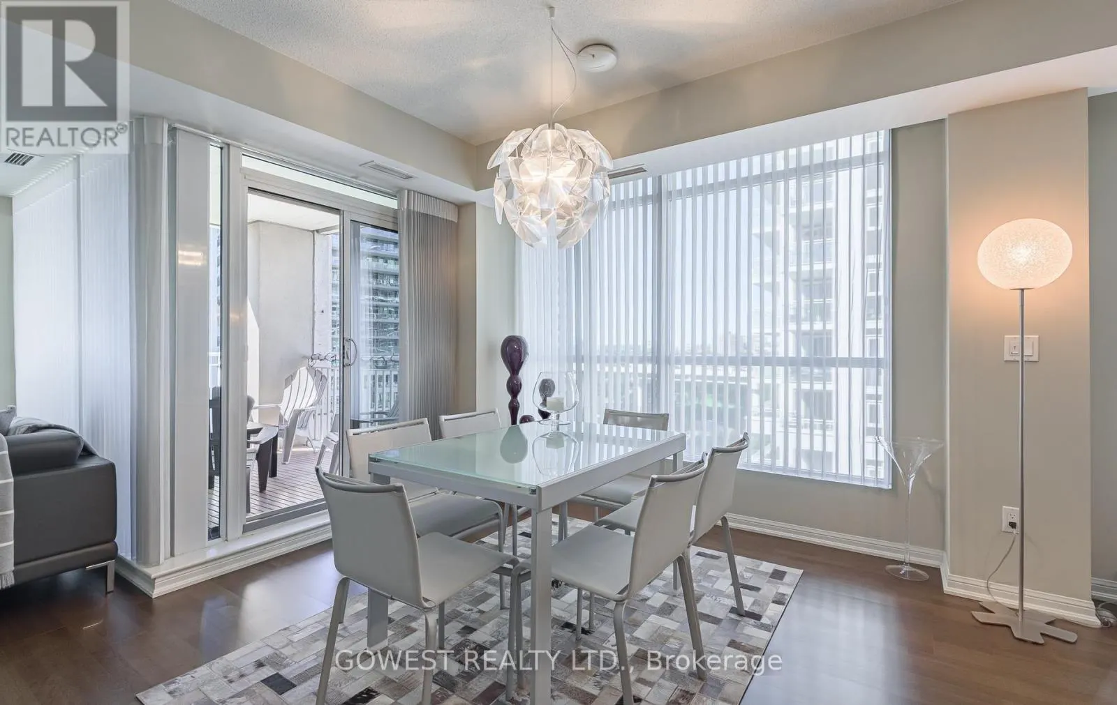 906 - 628 FLEET STREET