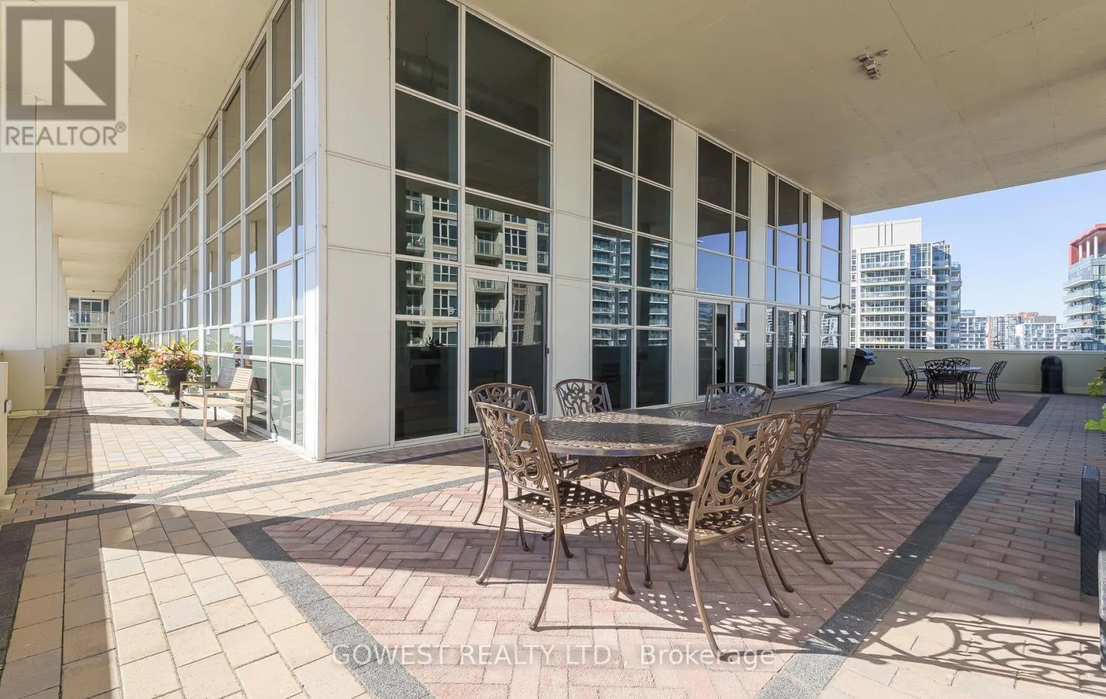 906 - 628 FLEET STREET