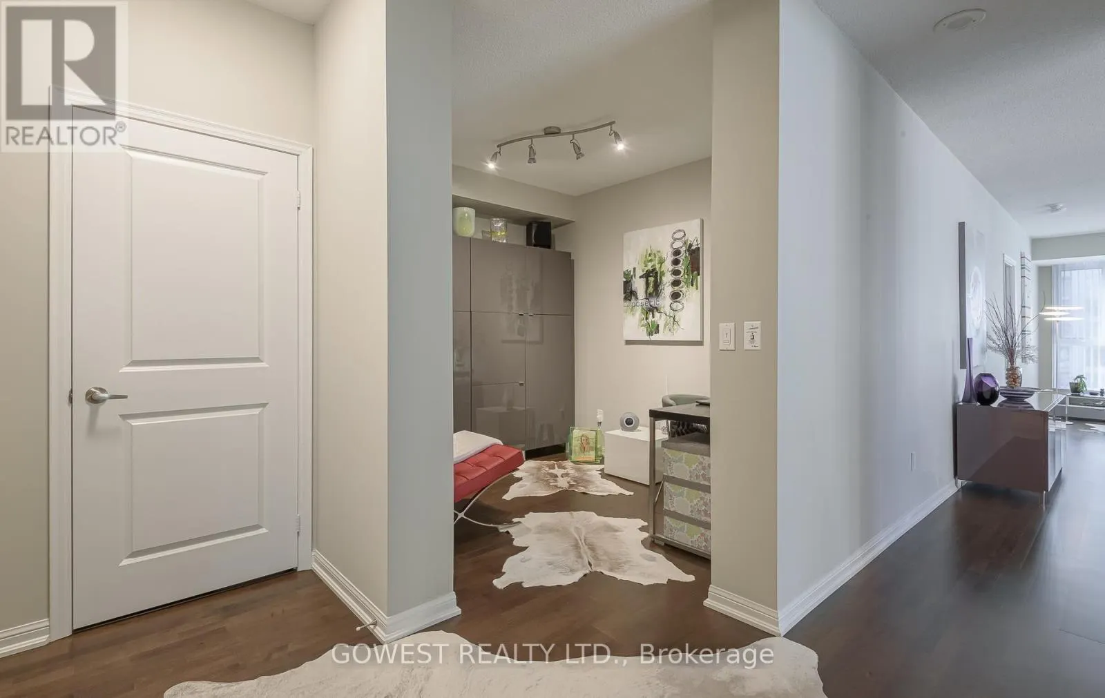 906 - 628 FLEET STREET
