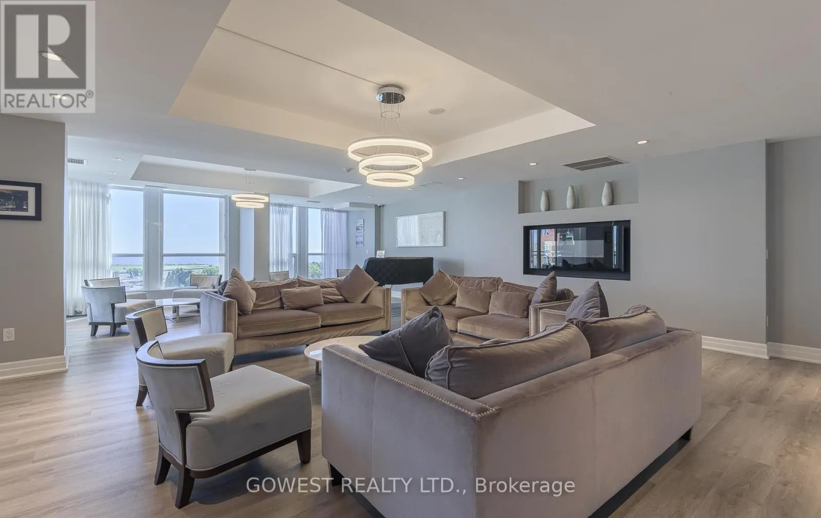 906 - 628 FLEET STREET