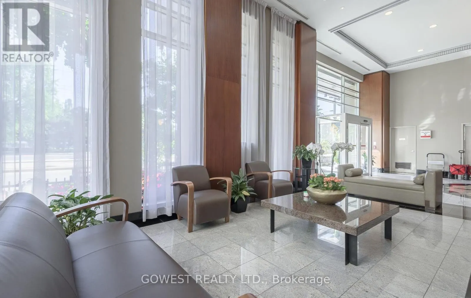 906 - 628 FLEET STREET