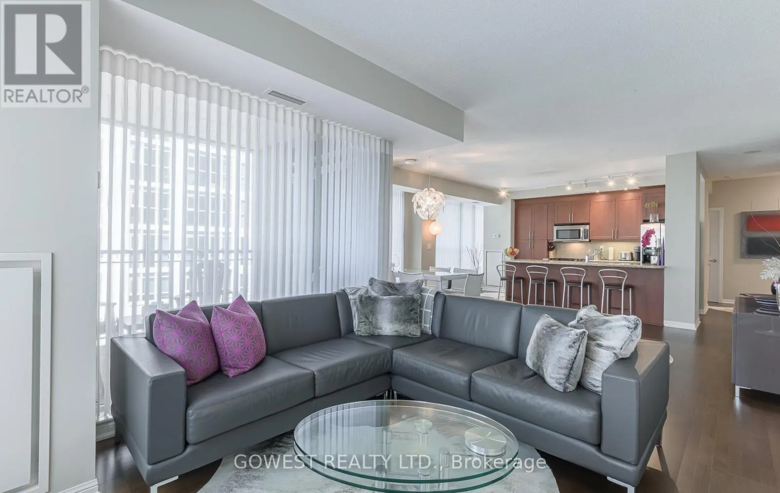 906 - 628 FLEET STREET