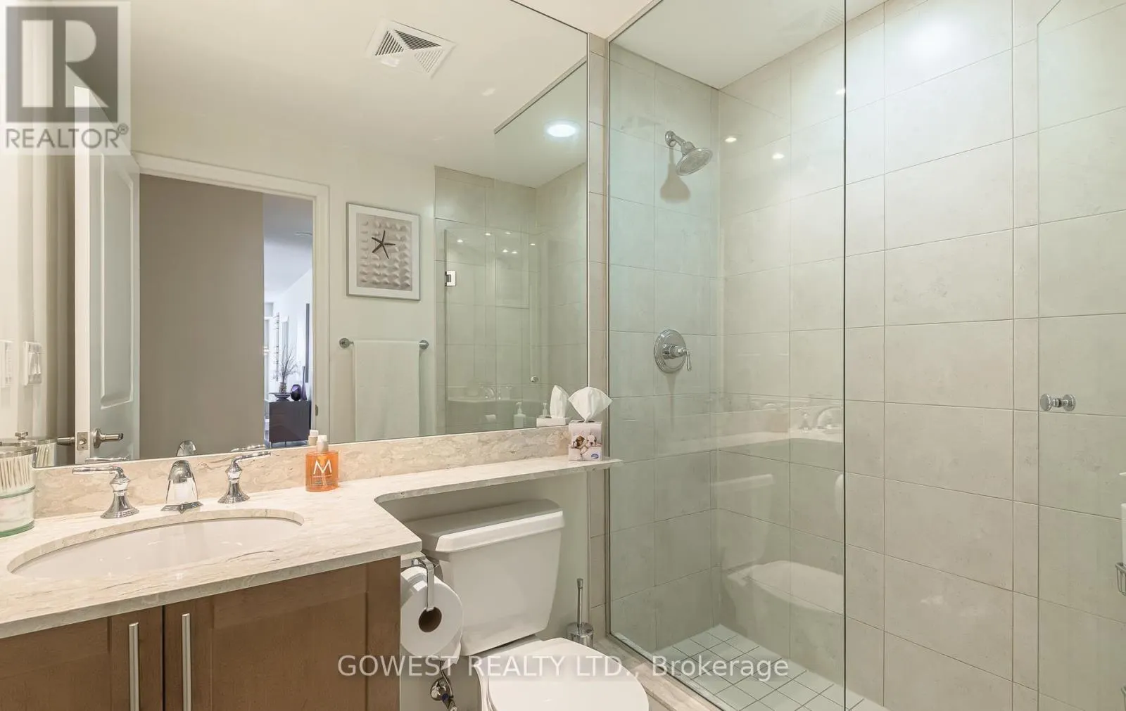 906 - 628 FLEET STREET