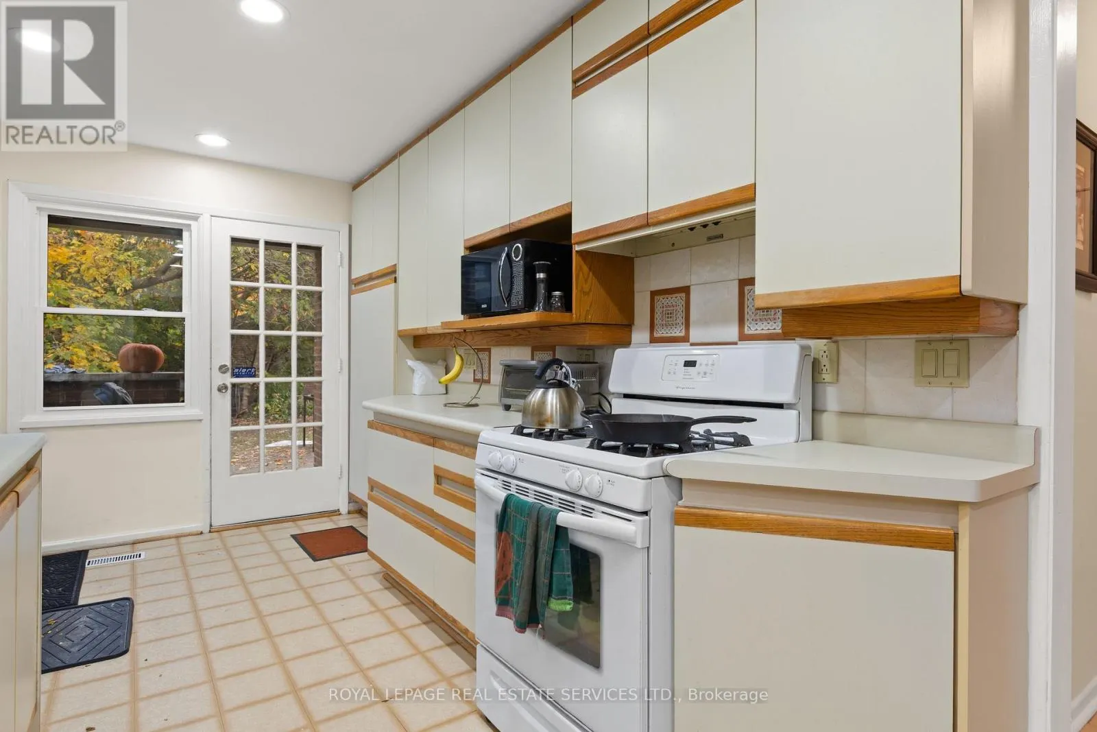 MAIN & UPPER - 1129 MOUNT PLEASANT ROAD