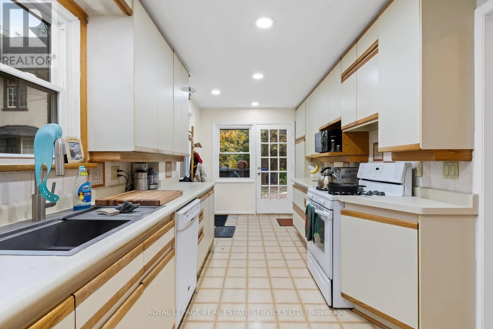 MAIN & UPPER - 1129 MOUNT PLEASANT ROAD