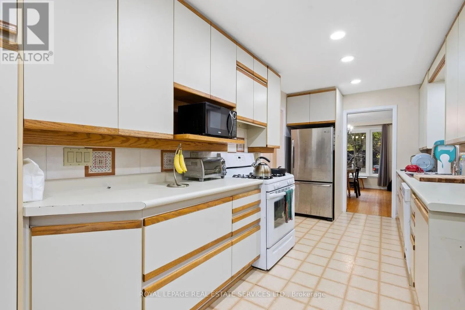 MAIN & UPPER - 1129 MOUNT PLEASANT ROAD