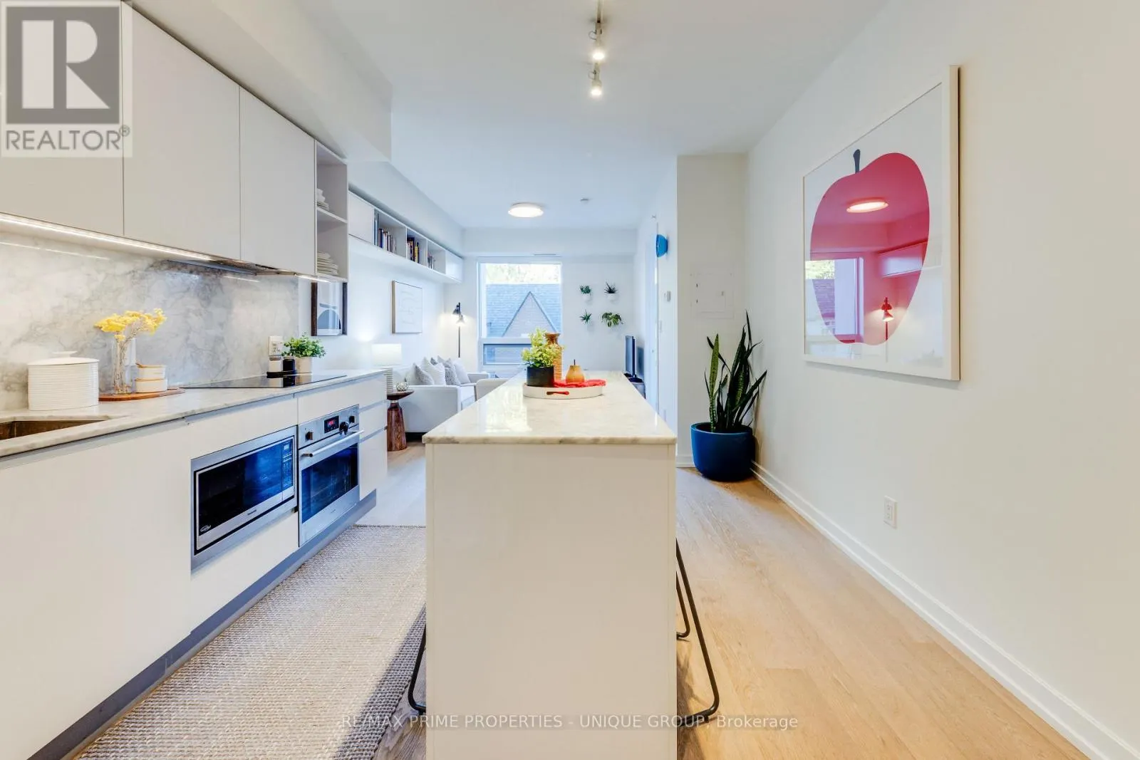 412 - 377 MADISON AVENUE