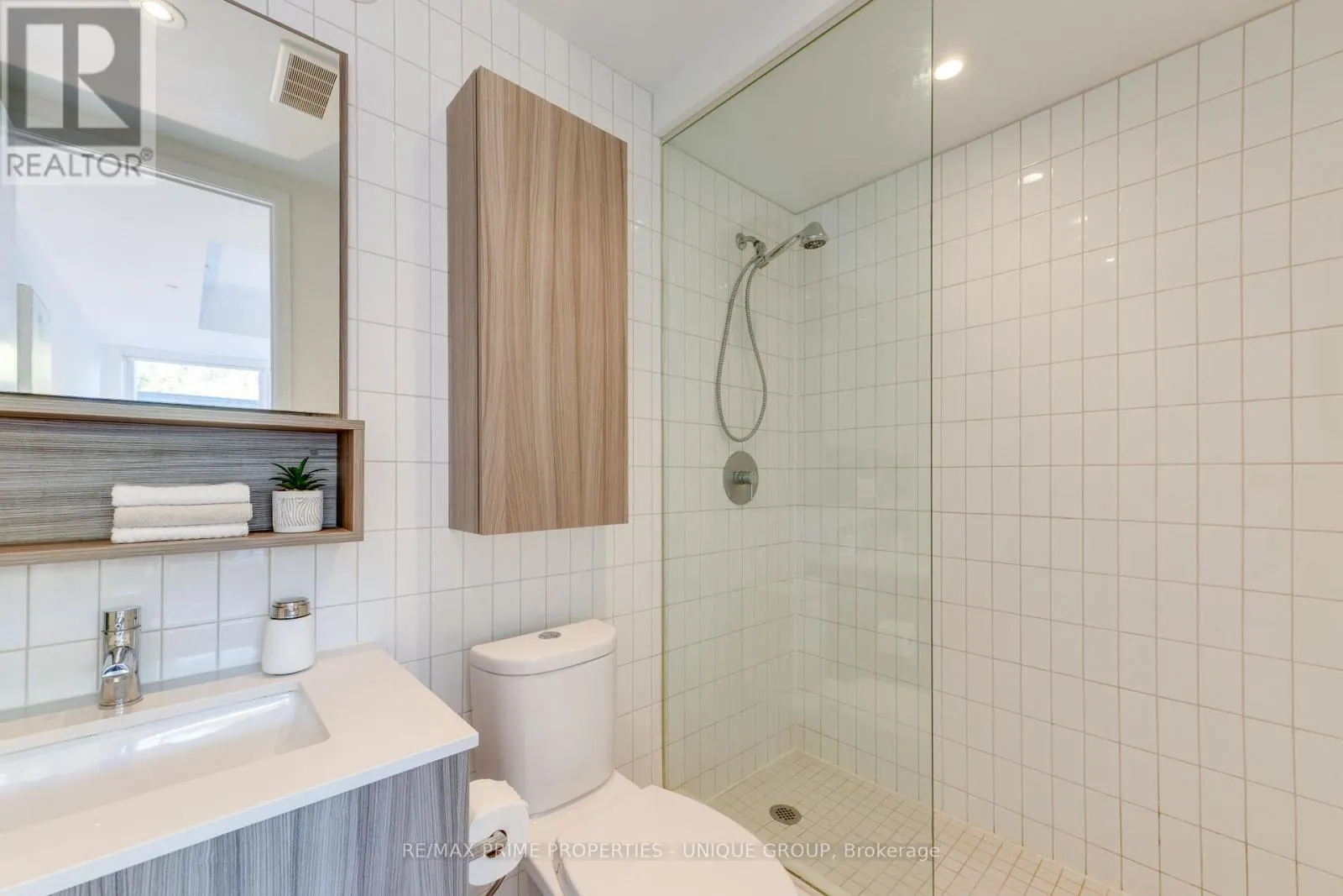 412 - 377 MADISON AVENUE