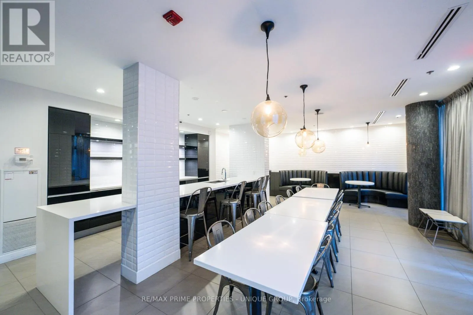 412 - 377 MADISON AVENUE