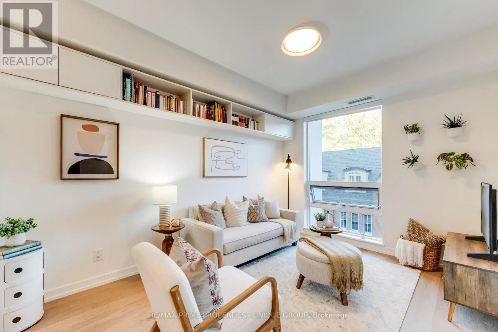 412 - 377 MADISON AVENUE