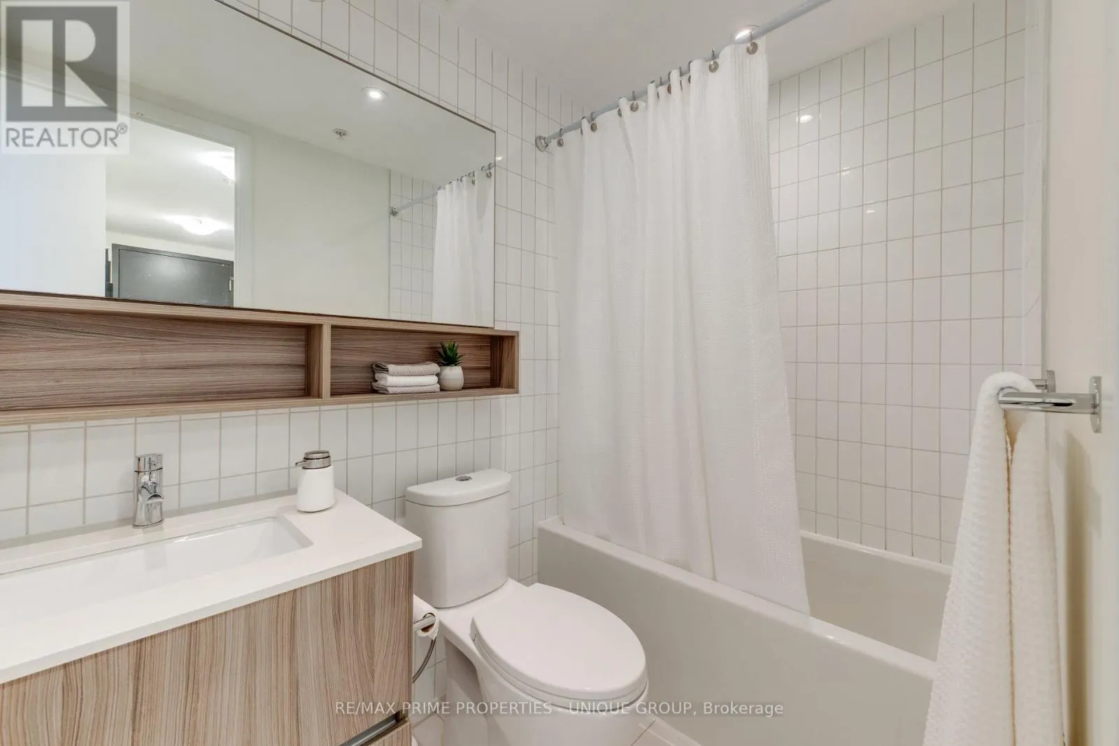 412 - 377 MADISON AVENUE