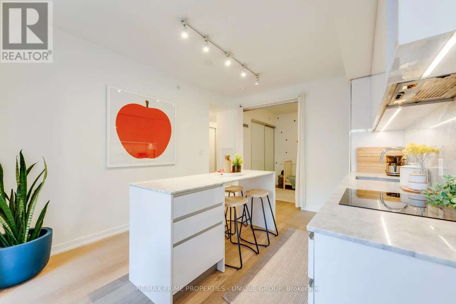 412 - 377 MADISON AVENUE