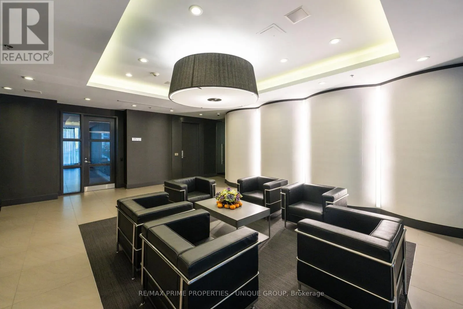 412 - 377 MADISON AVENUE