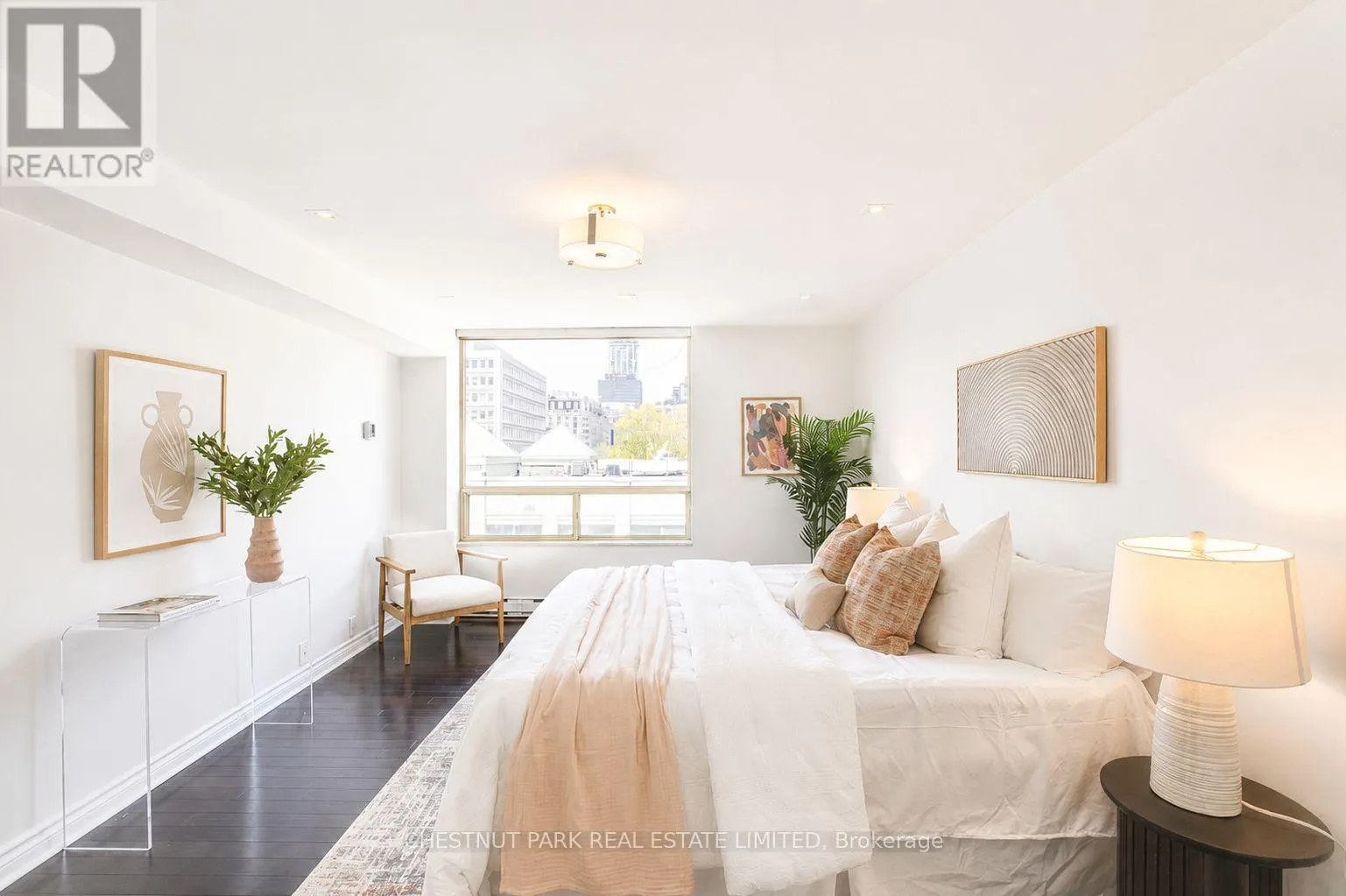 702 - 1177 YONGE STREET