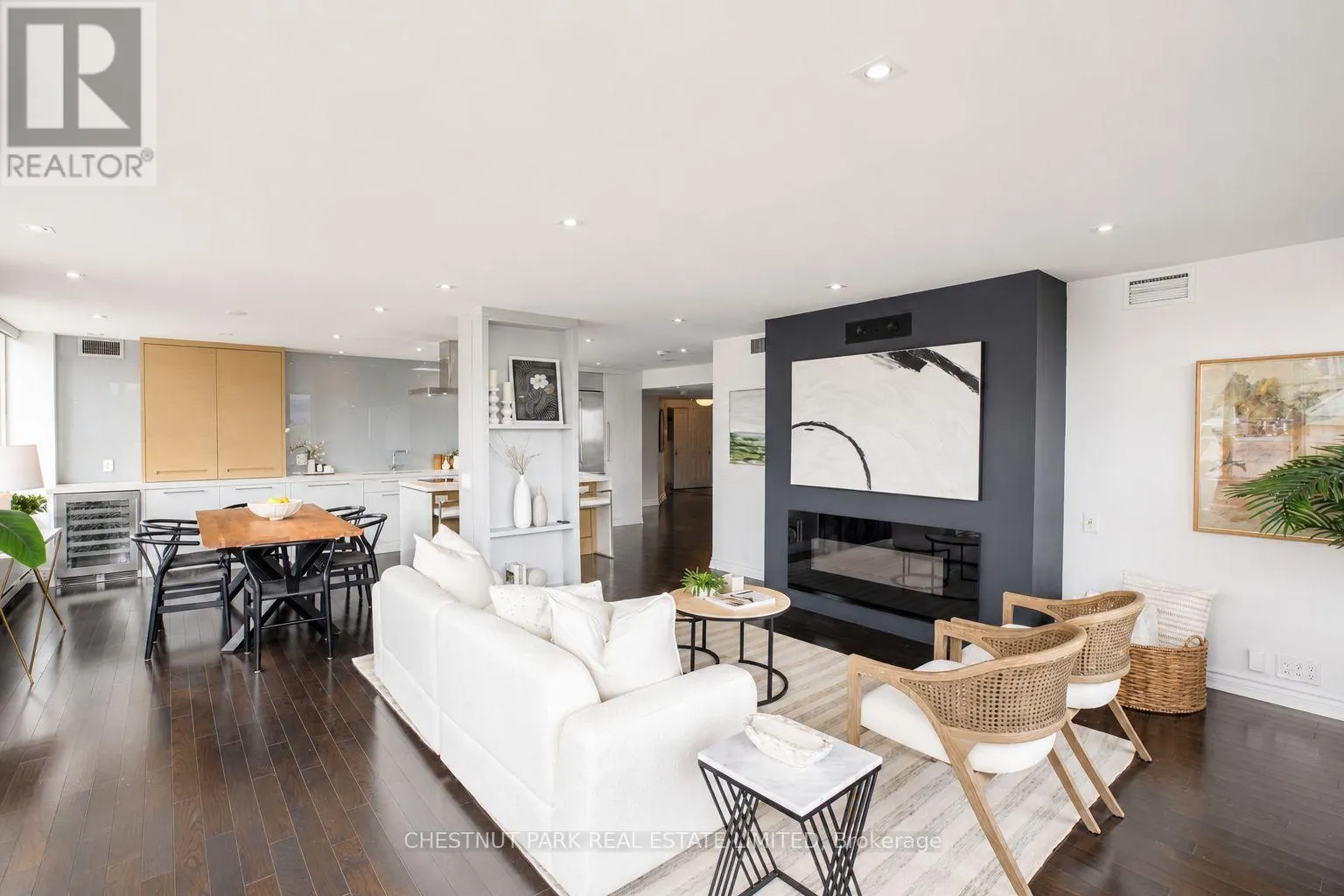 702 - 1177 YONGE STREET