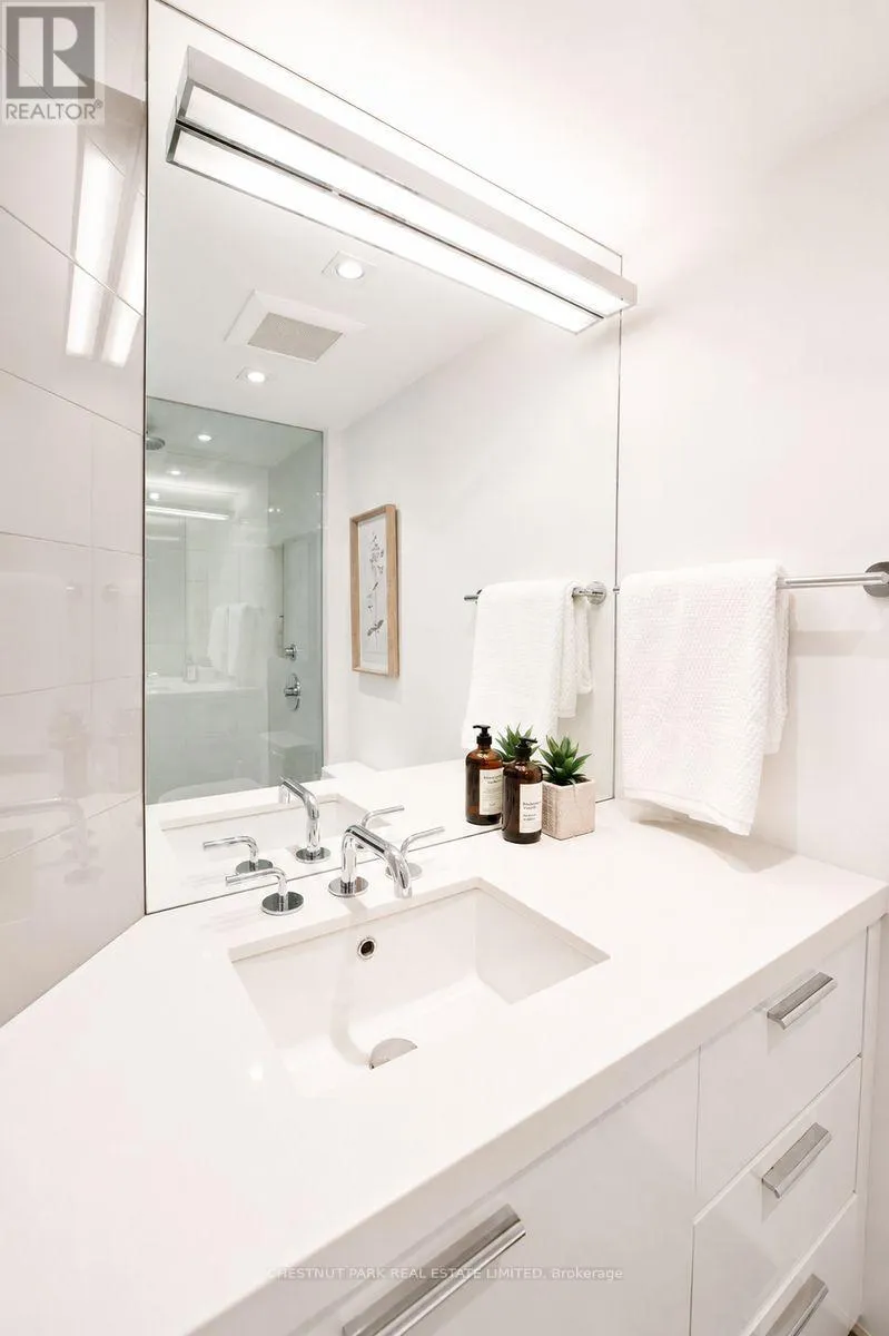 702 - 1177 YONGE STREET