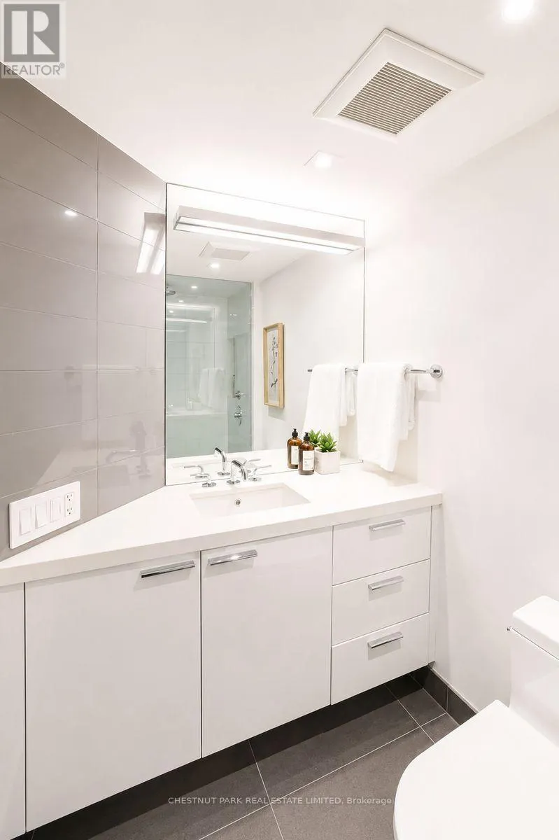 702 - 1177 YONGE STREET