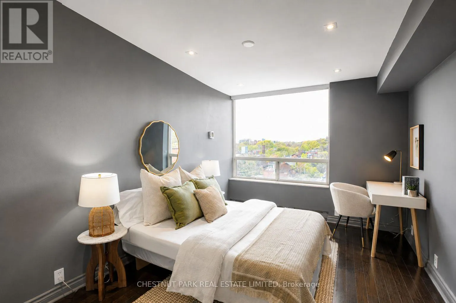 702 - 1177 YONGE STREET