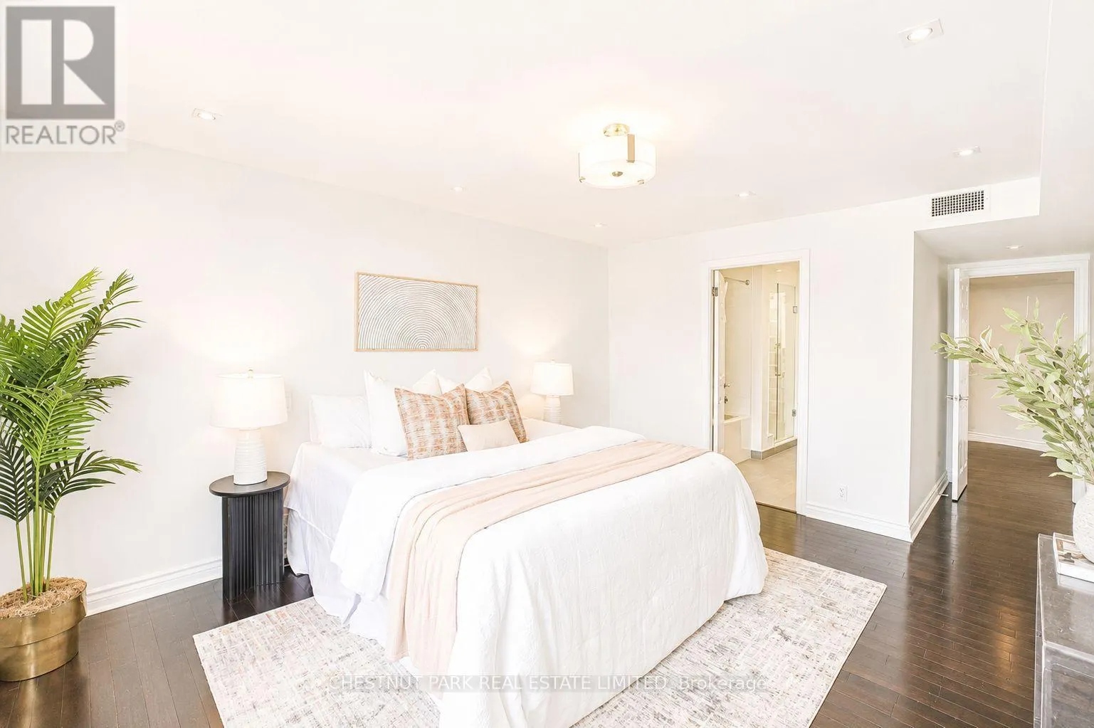 702 - 1177 YONGE STREET