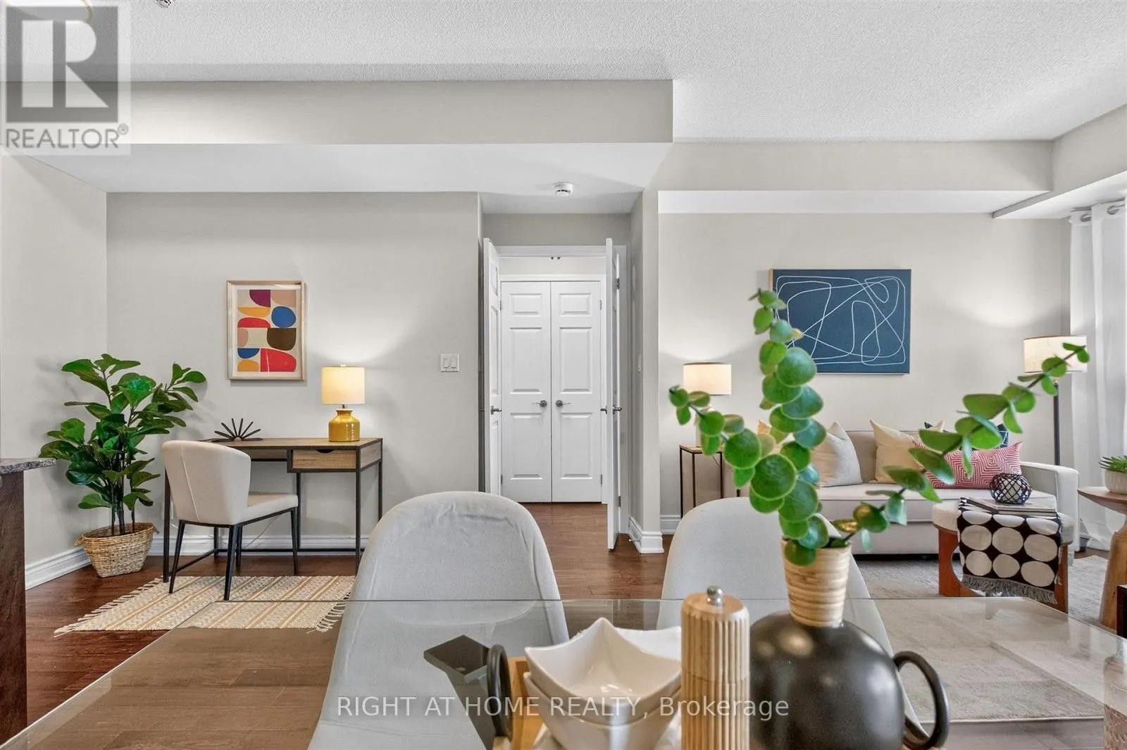 504 - 650 MOUNT PLEASANT ROAD