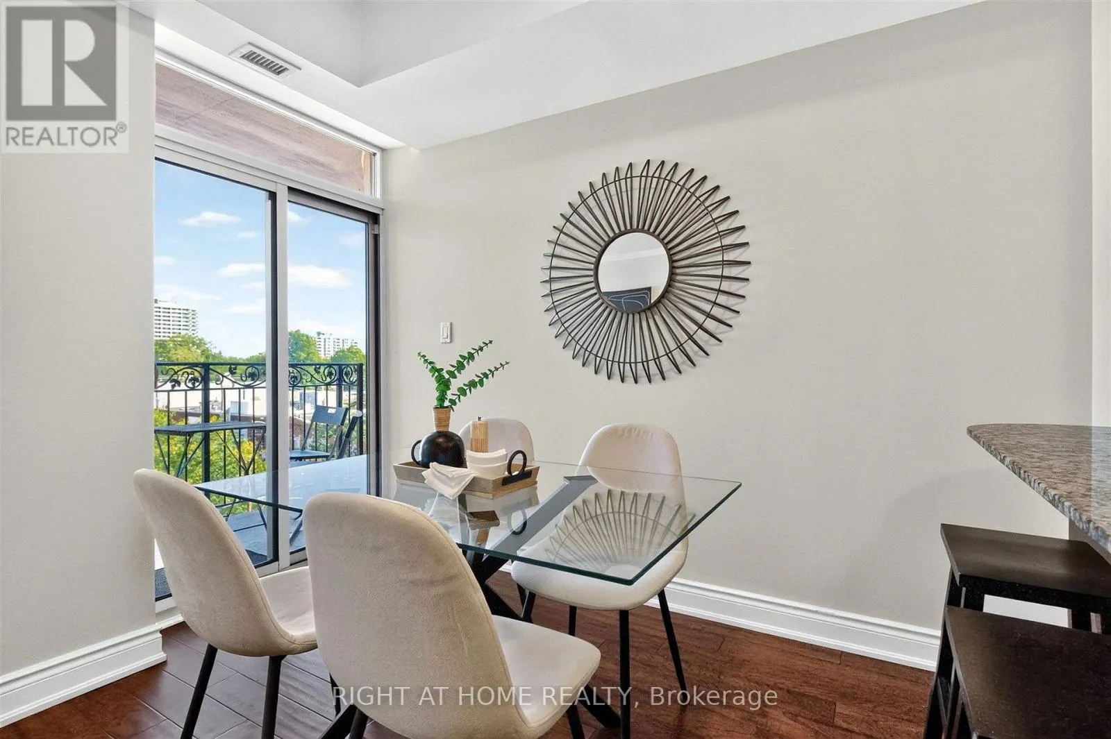 504 - 650 MOUNT PLEASANT ROAD
