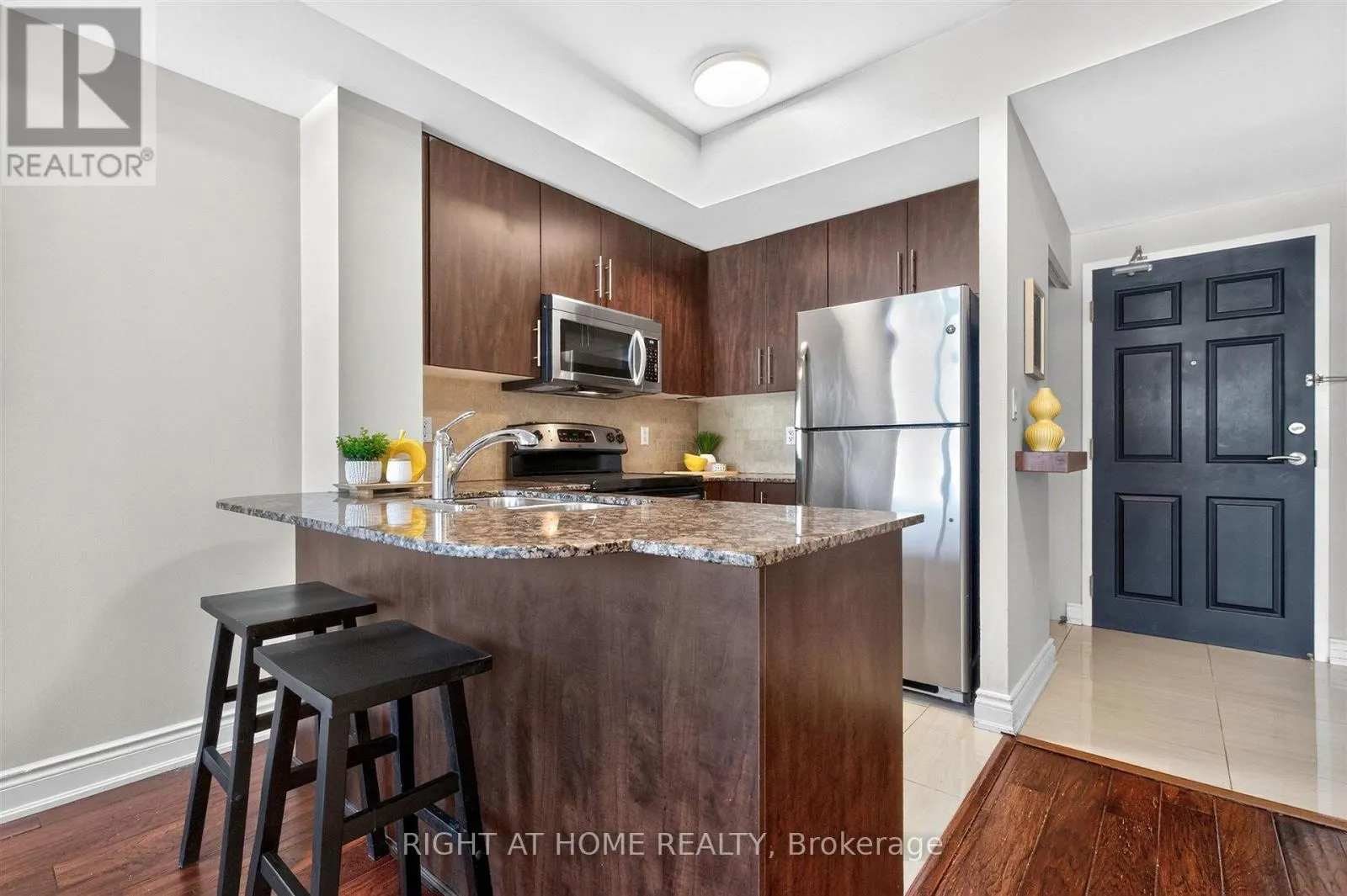 504 - 650 MOUNT PLEASANT ROAD