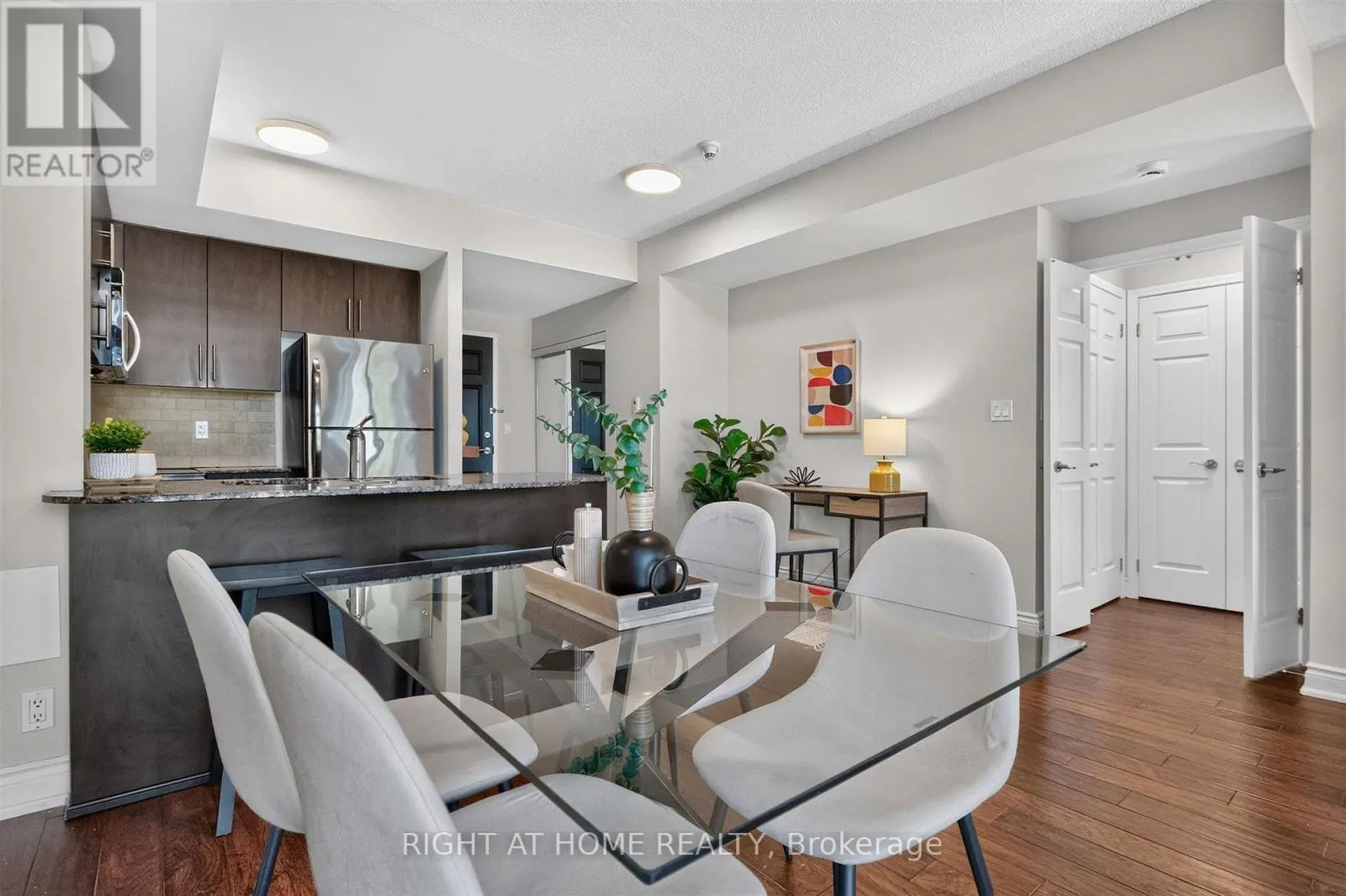 504 - 650 MOUNT PLEASANT ROAD