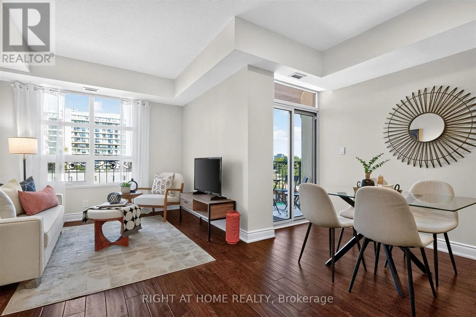 504 - 650 MOUNT PLEASANT ROAD