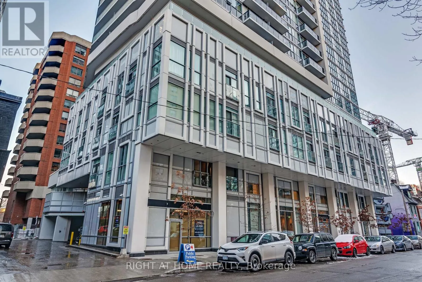 306 - 77 MUTUAL STREET
