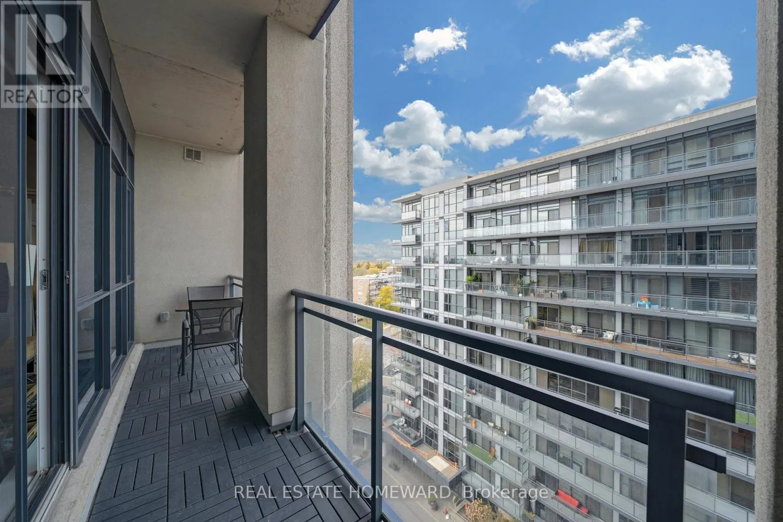 913 - 75 THE DONWAY W