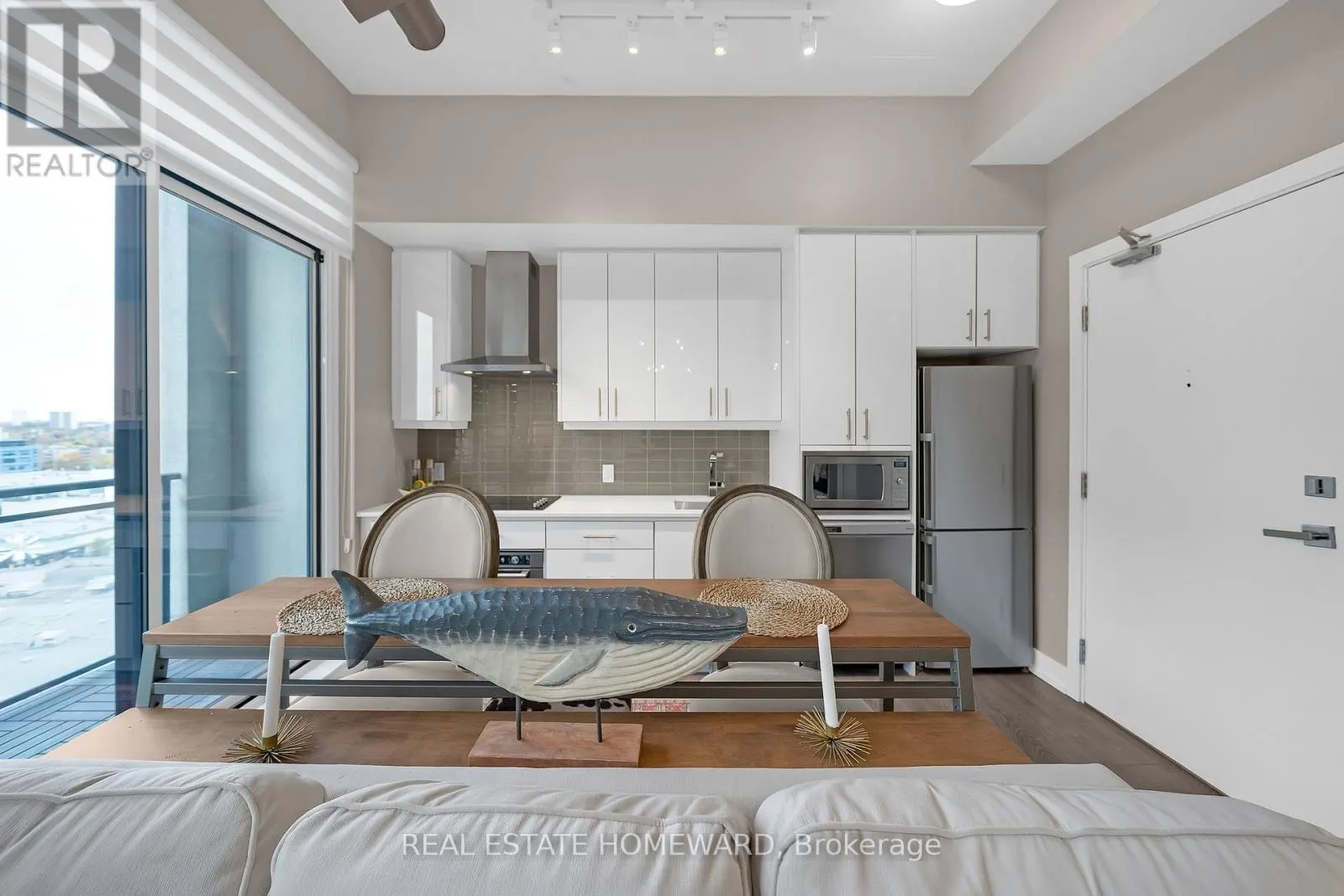 913 - 75 THE DONWAY W