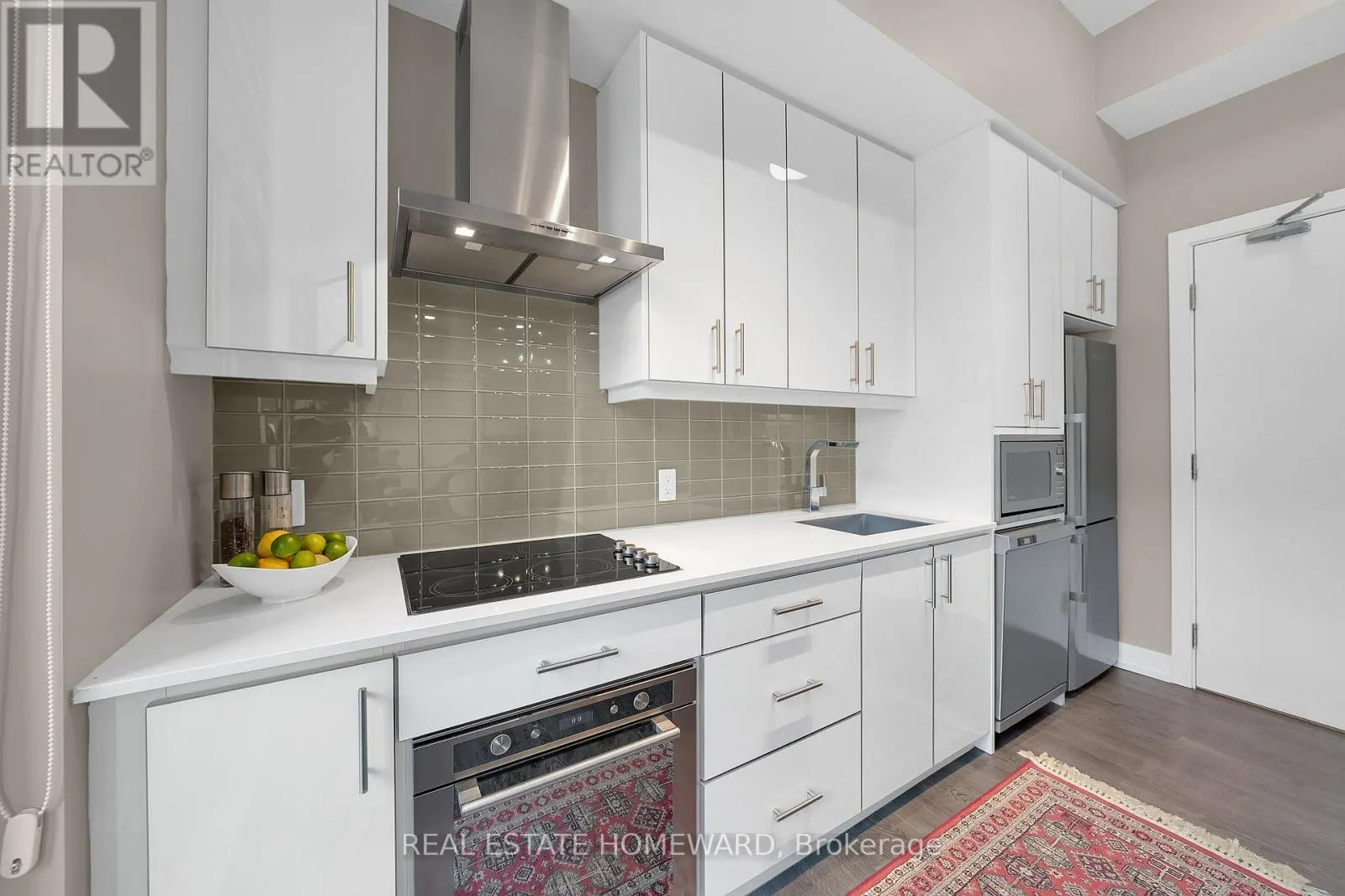 913 - 75 THE DONWAY W