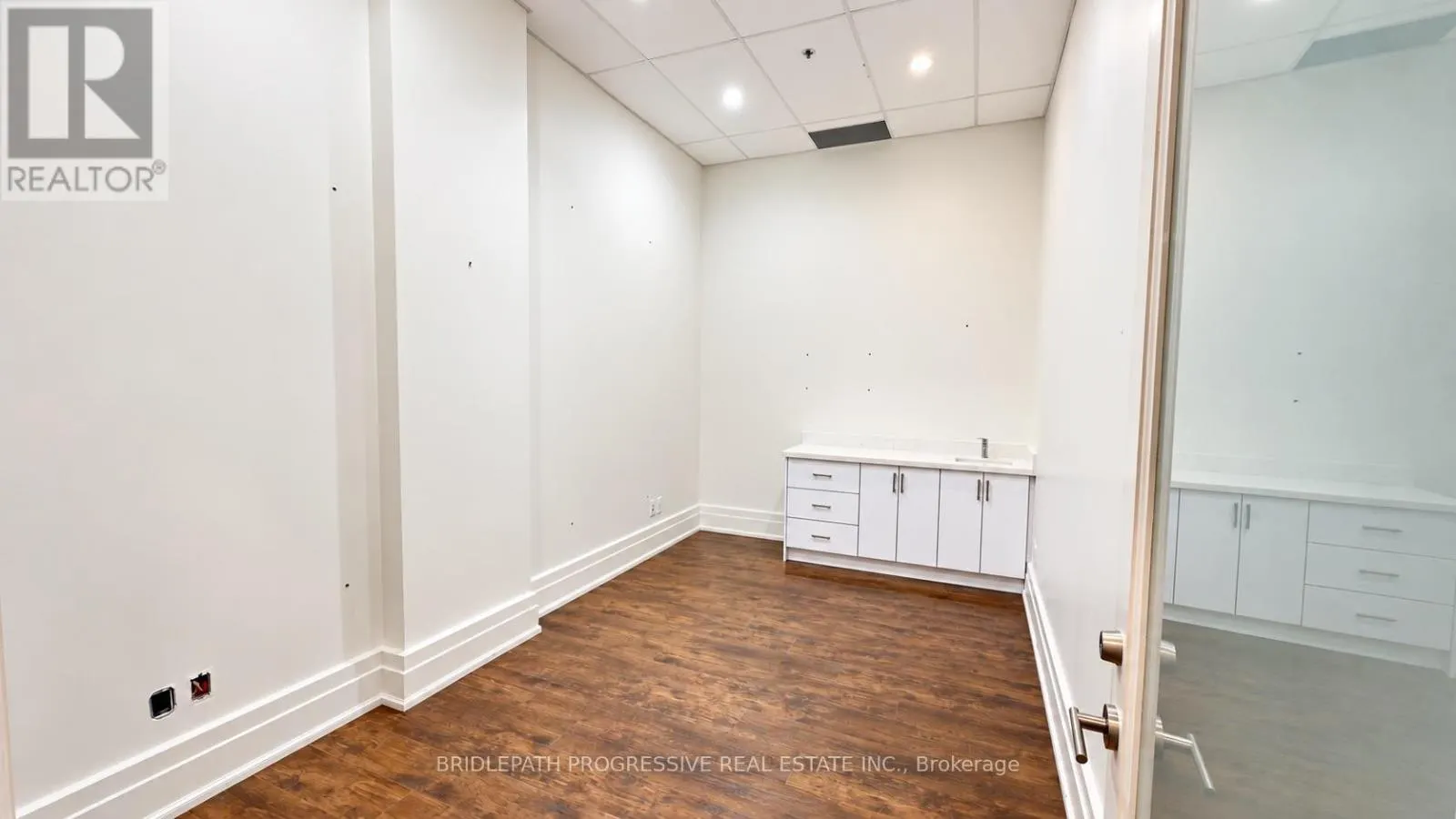 H - 678 SHEPPARD AVENUE E