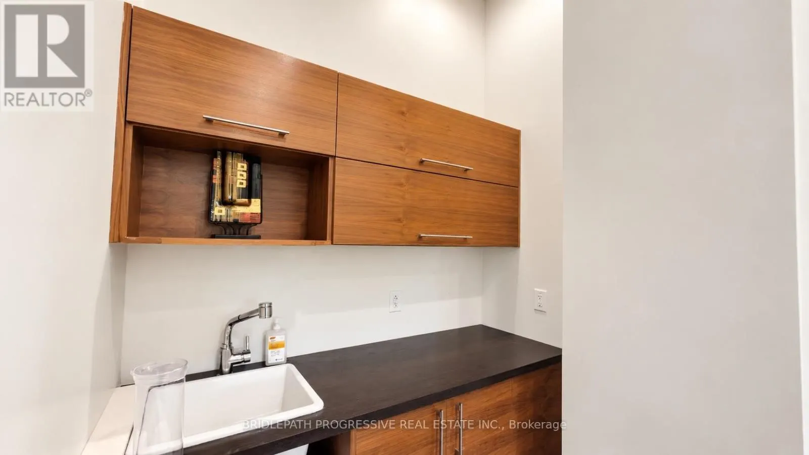 H - 678 SHEPPARD AVENUE E