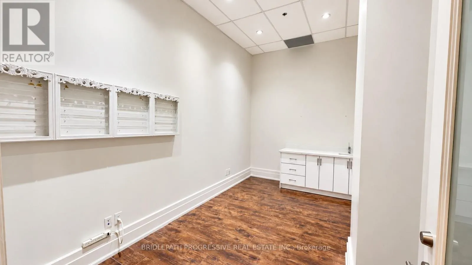 H - 678 SHEPPARD AVENUE E
