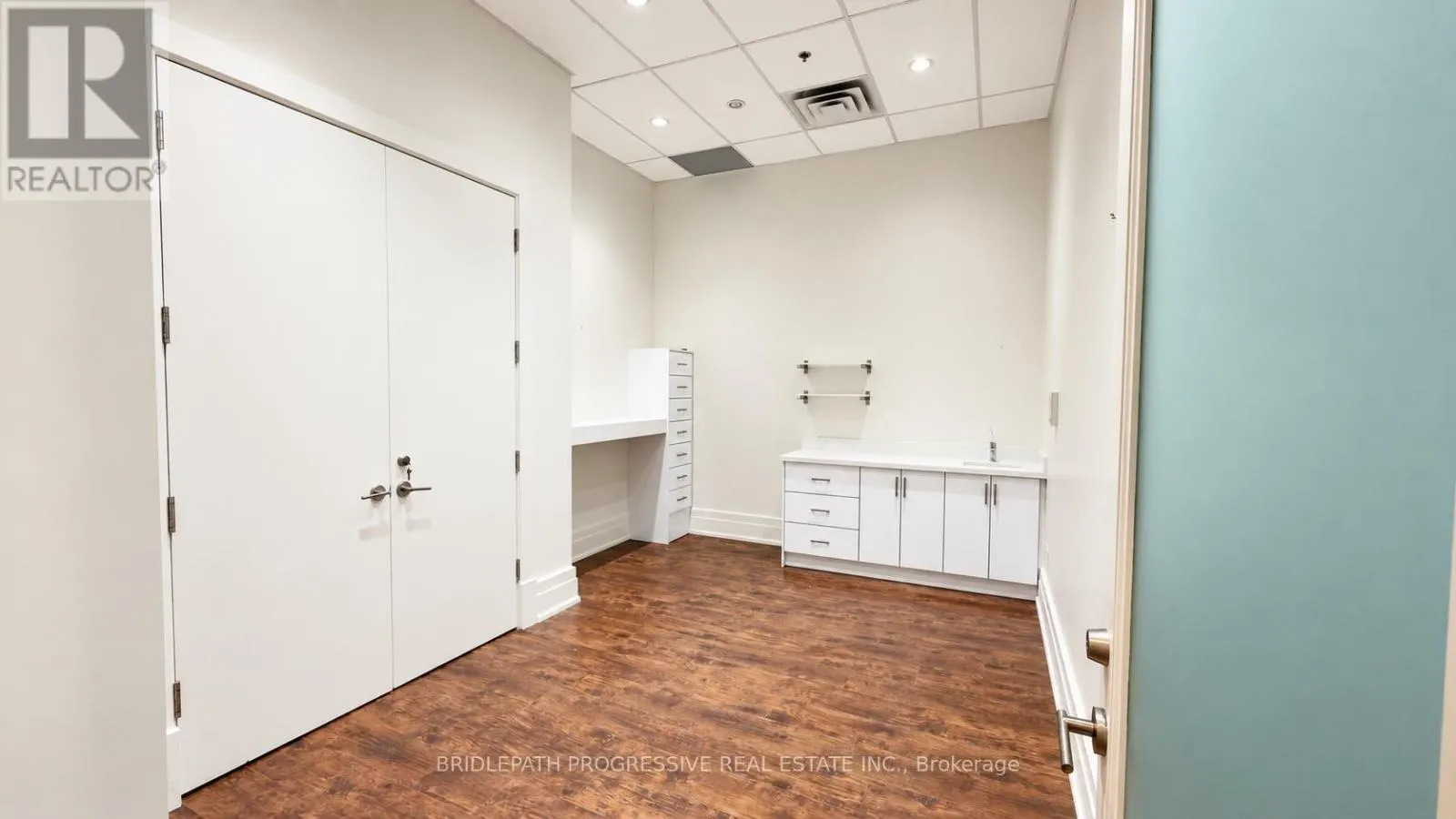 H - 678 SHEPPARD AVENUE E