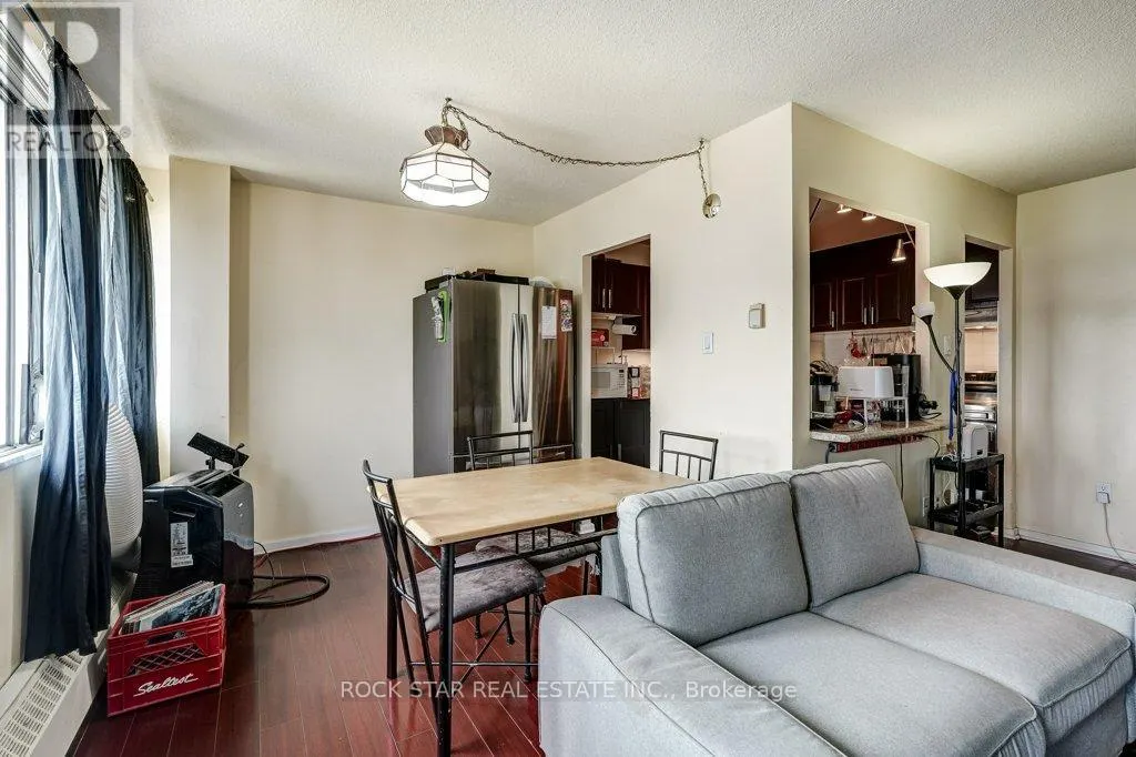 1711 - 10 SUNNY GLENWAY