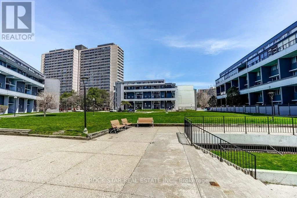 1711 - 10 SUNNY GLENWAY