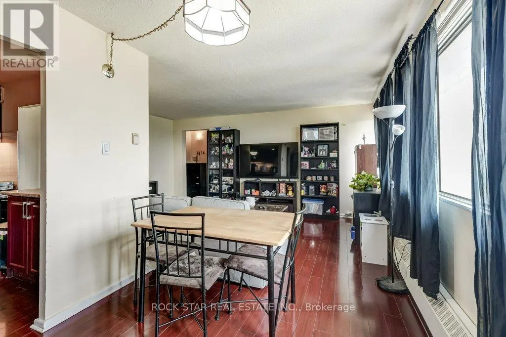 1711 - 10 SUNNY GLENWAY