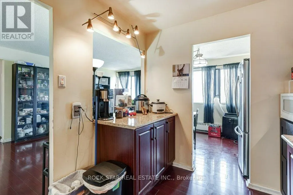 1711 - 10 SUNNY GLENWAY